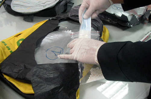 Nữ hành khách nước ngoài mang gần 5,4 kg cocaine vào Việt Nam