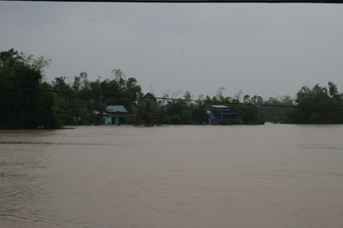 Dự báo thời tiết ngày 4/11: Lũ trên các sông từ Quảng Bình đến Ninh Thuận lên nhanh