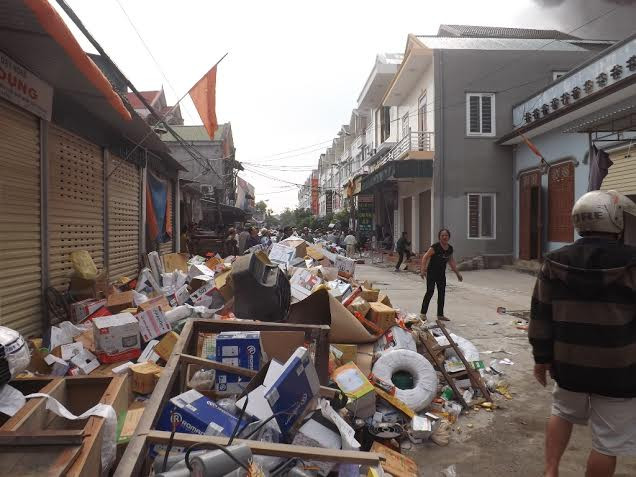 Nghệ An: Cửa hàng sửa chữa xe máy bùng cháy dữ dội