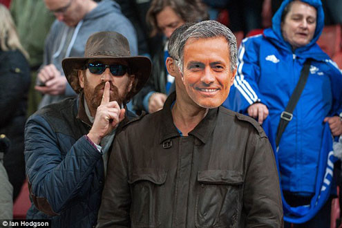 Jose Mourinho có bất chấp lệnh cấm?