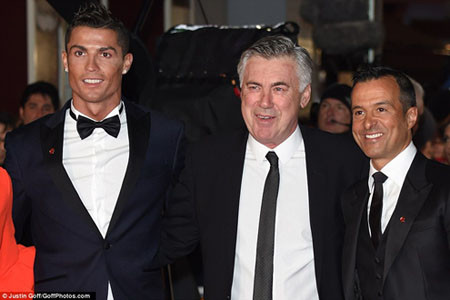 Ronaldo lịch lãm như Jame Bond trong buổi ra mắt phim tài liệu về mình