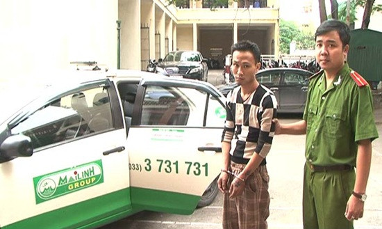 Quảng Ninh: Táo tợn vung dao chém tài xế, cướp taxi Mai Linh