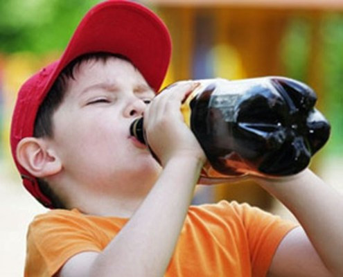 Uống nước ngọt có ga mỗi ngày trẻ có nguy cơ mắc bệnh gì?