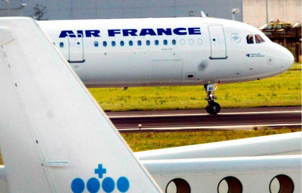 Tin nóng: Máy bay Pháp sơ tán khẩn cấp vì bị đe dọa đánh bom trên Twitter