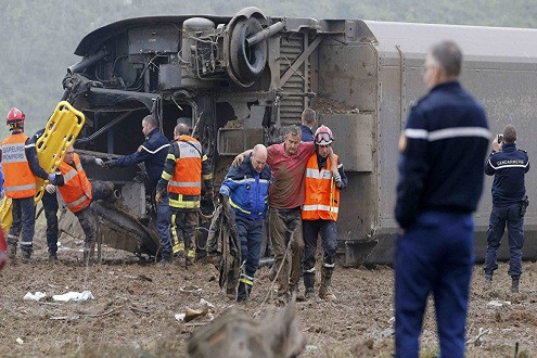 Pháp: Tầu trật bánh, hơn 40 người thương vong