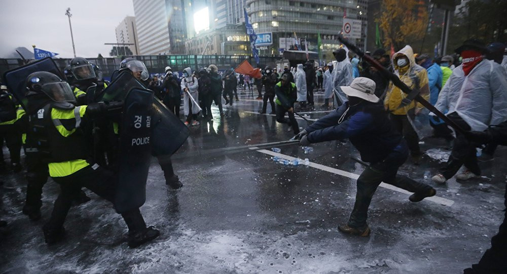 Seoul: Biểu tình biến thành bạo động, 50 người bị bắt giữ