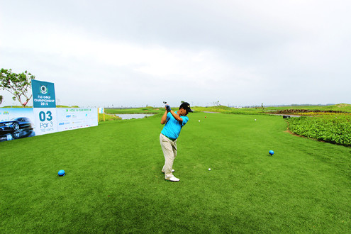 Ngày thi đấu thứ nhất FLC Golf Championship 2015: Trải nghiệm đặc biệt trên FLC Golf Links 