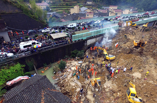 Lở đất và nổ khí gas tại Trung Quốc gây nhiều thương vong 