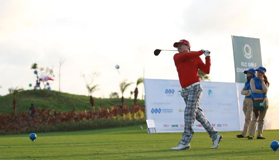 Ngày thi đấu thứ 2 giải FLC Golf Championship 2015: Sôi động cuộc đua