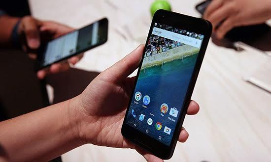 OnePlus X hay Google Nexus 5X đáng mua hơn