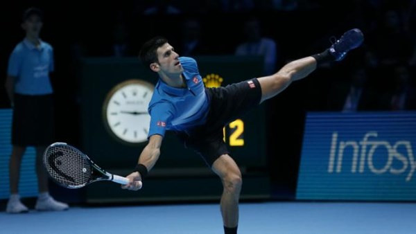 Federer bất ngờ hạ Djokovic giành vé vào bán kết ATP World Tour Finals
