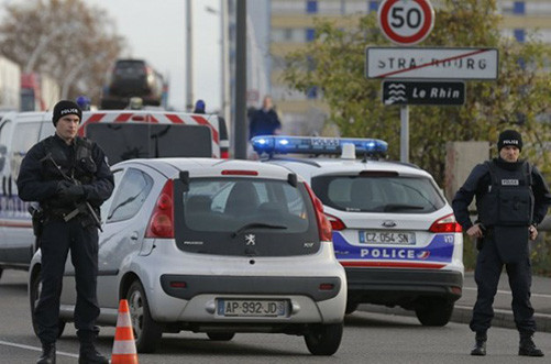 Vụ tấn công khủng bố ở Paris: Đức bắt giữ 5 nghi can 