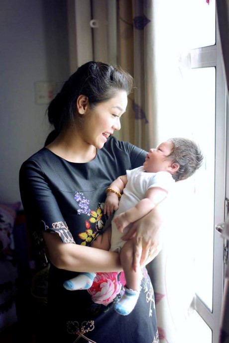 Nhật Kim Anh khoe ảnh con trai 2 tháng tuổi