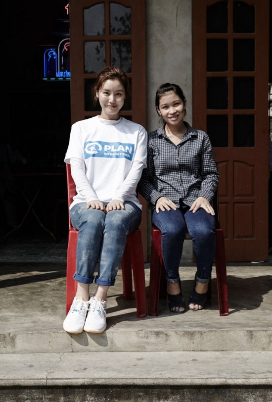 Cựu Hoa hậu Hàn Quốc Kim Sung Ryung sang Việt Nam thăm con gái nuôi