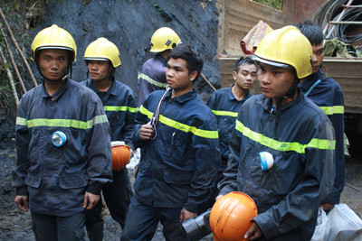 Huy động 20 nhân viên cứu hộ hầm mỏ chuyên nghiệp đến hiện trường vụ sập lò than