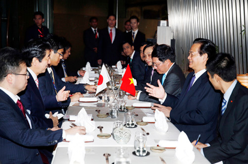 Thủ tướng Nguyễn Tấn Dũng gặp Thủ tướng Nhật Bản 