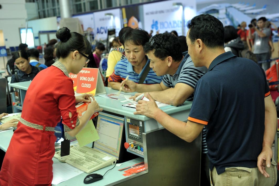 Vietjet nhảy Flashmob xe điện thời trang, tưng bừng khai trương đường bay Tp.HCM - Seoul