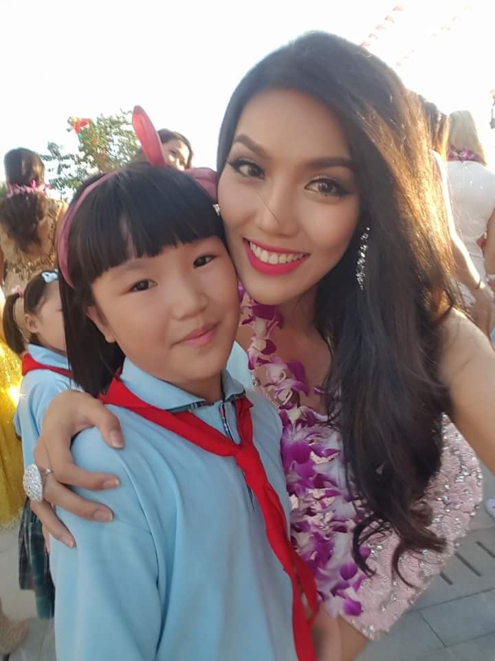 Hình ảnh Lan Khuê nổi bật ở bản tin Miss World 2015