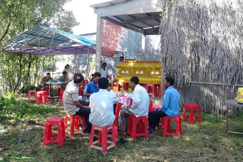 Sang phòng bạn góp vui, nam thanh niên bị đâm chết