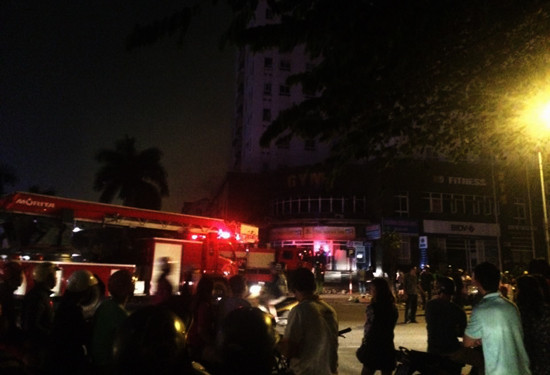 Cháy lớn ở chung cư 25 tầng, nhiều người hốt hoảng chạy thoát thân