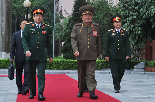Bộ trưởng Phùng Quang Thanh đón và hội đàm với Bộ trưởng Bộ các Lực lượng vũ trang nhân dân Triều Tiên 