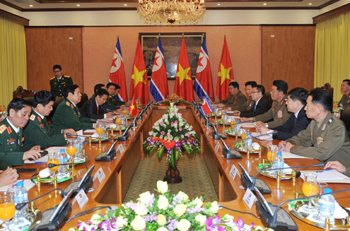 Bộ trưởng Phùng Quang Thanh đón và hội đàm với Bộ trưởng Bộ các Lực lượng vũ trang nhân dân Triều Tiên 