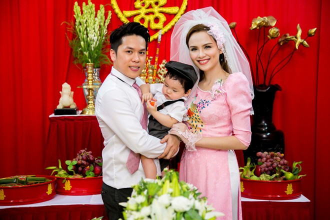 Chiêm ngưỡng 4 chiếc váy cưới của Hoa hậu Diễm Hương