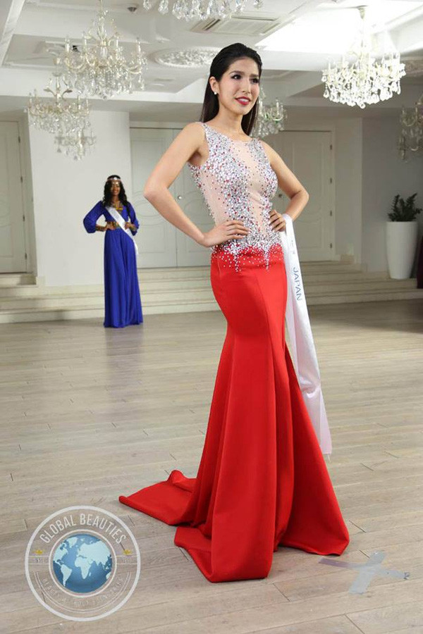 Hoa hậu Siêu quốc gia 2015: Lệ Quyên lọt top 10 trang phục dạ hội đẹp nhất