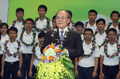 Chủ tịch Quốc hội dự Lễ Tuyên dương học sinh đoạt giải Olympic quốc tế và học sinh xuất sắc nhất