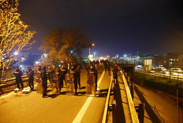Thổ Nhĩ Kỳ: Bom ống phát nổ trên cầu vượt, 5 người bị thương
