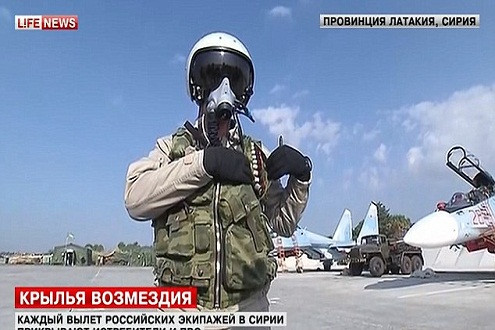 Phi công Nga được trang bị súng ngắn và AK, sau vụ Su-24 bị bắn rơi