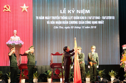 Chủ tịch nước trao Huân chương Quân công hạng Nhất cho Lực lượng vũ trang Quân khu 9 