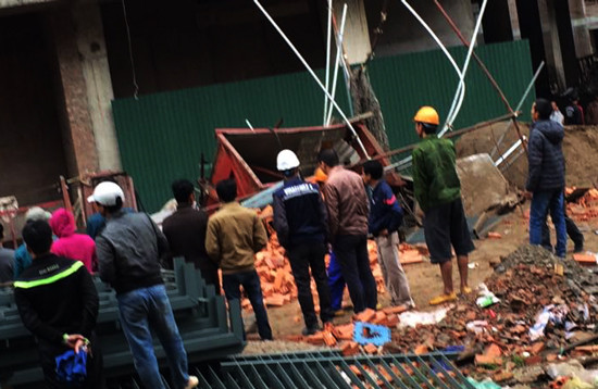 Hà Nội: Rơi thang máy xây dựng, 2 người chết tại chỗ