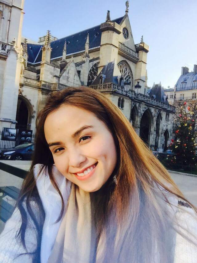 Gia đình Hoa hậu Diễm Hương khoe ảnh ngọt ngào tại Pháp