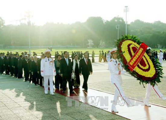 Lãnh đạo Đảng, Nhà nước viếng Chủ tịch Hồ Chí Minh  nhân dịp Đại hội thi đua yêu nước toàn quốc