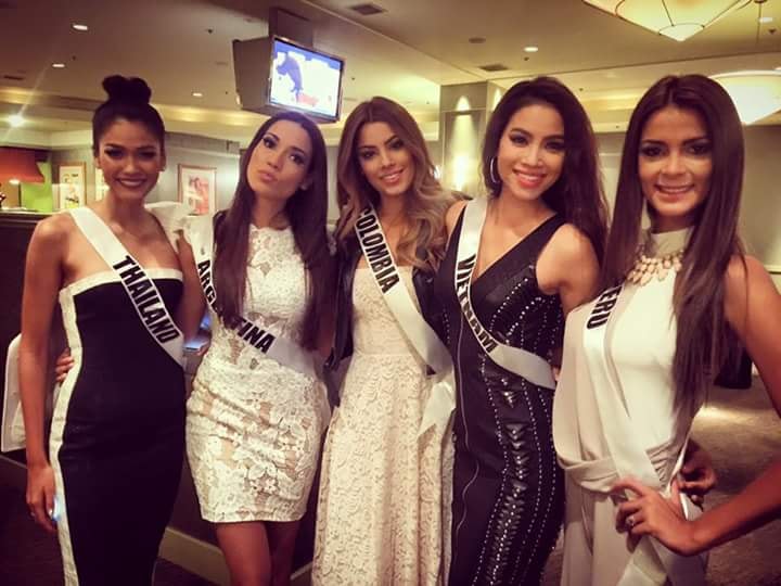 Phạm Hương khoe hình thể chuẩn tại Miss Universe 2015