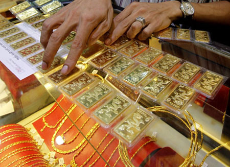 Vàng SJC vượt mức 33 triệu đồng/lượng, giá vàng châu Á tăng cao