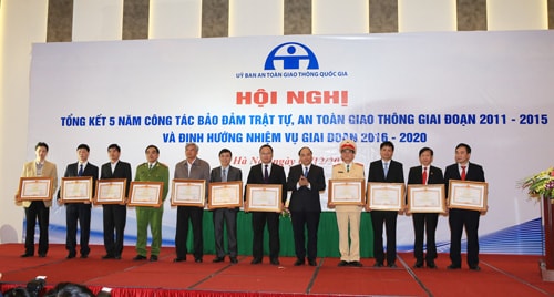 Phó Thủ tướng Nguyễn Xuân Phúc: Văn hoá giao thông phải trở thành thói quen của mỗi người 