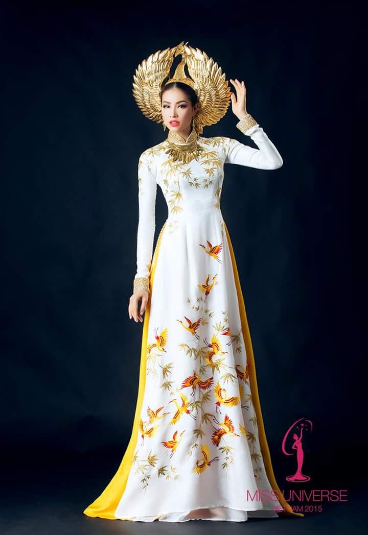 Cận cảnh hai mẫu quốc phục của Phạm Hương cho Miss Universe 2015