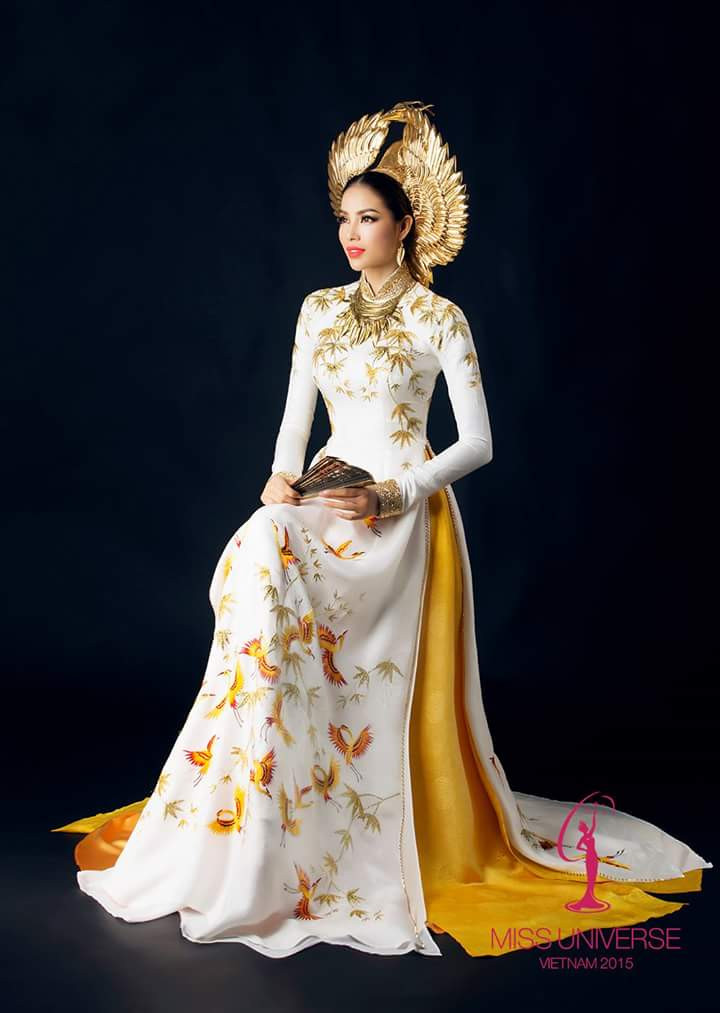 Cận cảnh hai mẫu quốc phục của Phạm Hương cho Miss Universe 2015