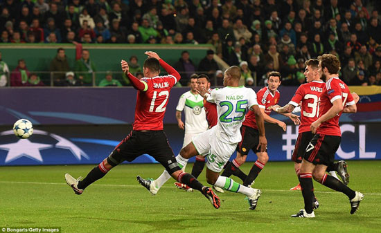 Wolfsburg 3-2 M.U: Quỷ đỏ bị “đá” khỏi Champions League