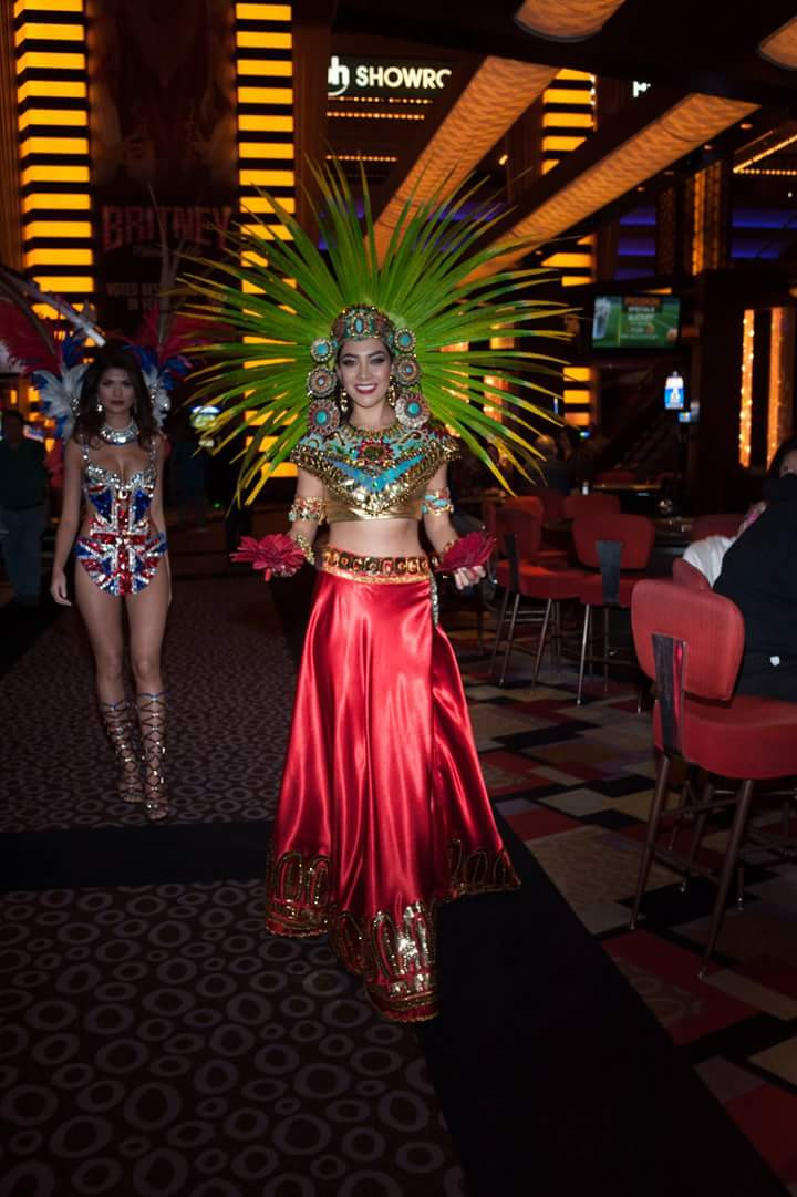 Chiêm ngưỡng những bộ trang phục truyền thống cầu kỳ tại Miss Universe 2015