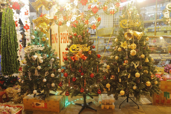 Đón Noel sớm với bạt ngàn đồ trang trí trên phố Hàng Mã