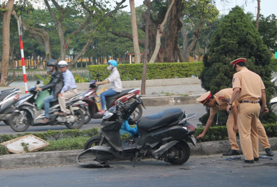 Tin tức tai nạn giao thông ngày 12/12: Ô tô đâm xe máy, 1 người tử vong