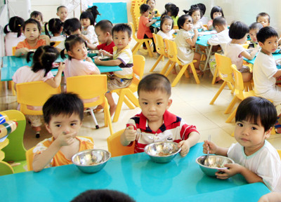 Tin tức xã hội ngày 12/12: Trường mầm non chất lượng cao cho trẻ ăn thức ăn hôm trước