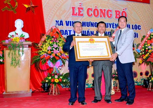 Xã Vinh Hưng đón nhận Bằng công nhận xã đạt chuẩn nông thôn mới