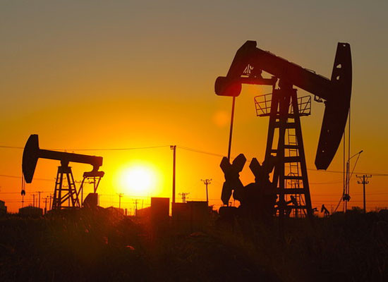 Tin tức kinh tế 13/12: Giá dầu giảm hơn 10% trong tuần