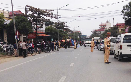 Hà Nội: Nữ sinh chết thảm dưới bánh xe buýt