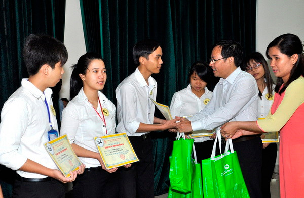 Saigon Co.op trao hơn 160 suất học bổng cho sinh viên nghèo vượt khó