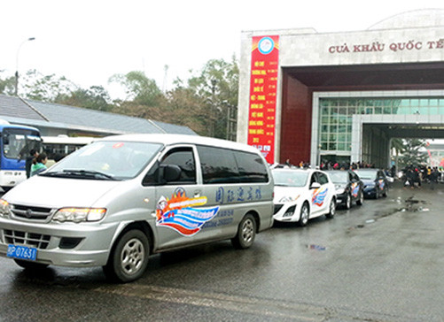 Cho phép xe du lịch tự lái qua biên giới Việt - Trung